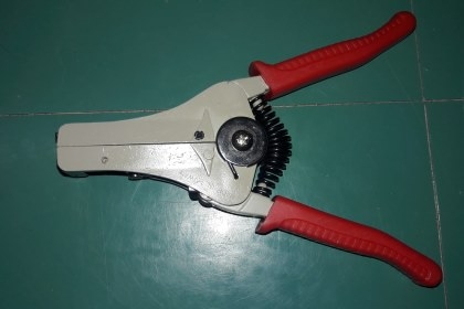 ขายคีมปอกสายไฟAUTO King Eagle. Made in Taiwan. ขายคีมปอกสายไฟAUTO King Eagle. Made in Taiwan.