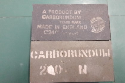ขายหินลับมีดตราคนป่า Made in England.รุ่นเหลี่ยมขนาด2"×4"×2" ขายหินลับมีดตราคนป่า Made in England.รุ่นเหลี่ยมขนาด2"×4"×2"