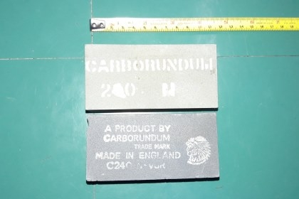 ขายหินลับมีดตราคนป่า Made in England.รุ่นเหลี่ยมขนาด2"×4"×2" ขายหินลับมีดตราคนป่า Made in England.รุ่นเหลี่ยมขนาด2"×4"×2"