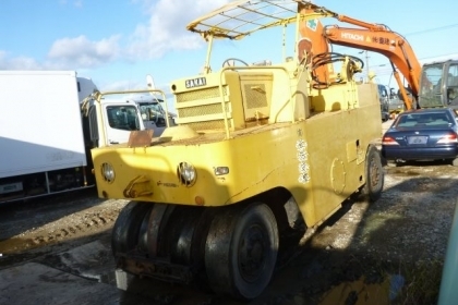 ขายรถบดล้อยาง 9 ล้อ SAKAI พร้อมใช้งาน นำเข้าจากญี่ปุ่น ติดต่อคุณ อิทธิวัฒน์ 095-7467778