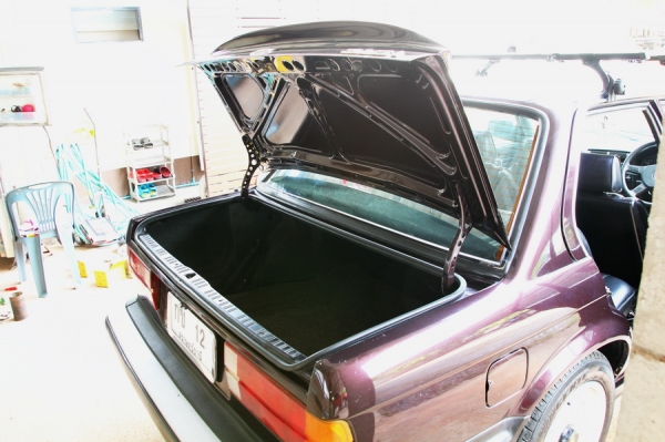 ขายBMW 316I 4door เกียร์ธรรมดา พวงมาลัยเพาเวอร์