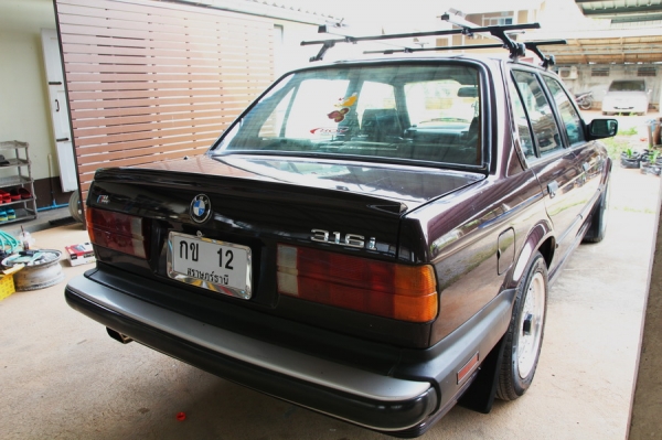 ขายBMW 316I 4door เกียร์ธรรมดา พวงมาลัยเพาเวอร์