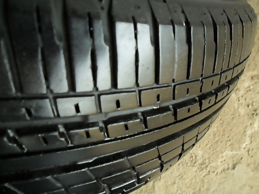 ยางขอบ15 บริดสโตน175-65-R15แตะพื้นปี14 (4เส้น 2,200บ) ยางขอบ15 บริดสโตน175-65-R15แตะพื้นปี14 (4เส้น 2,200บ)