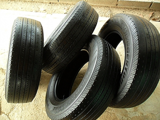 ยางกระบะ15  บริดสโตน205-70-R15ลงพื้นปลายปี13 (4เส้น1,900)