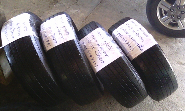 ยางกระบะ15  บริดสโตน205-70-R15ลงพื้นปลายปี13 (4เส้น1,900)