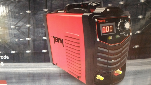 เครื่องเชื่อมพกพา ขนาดถึง  350 A.ยี่ห้อ TENYA เป็นระบบ Inverter Welder จ่ายไฟฟ้าเชื่อมเป็นแบบ DC
