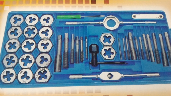 ชุดเครื่องมือต๊าปทำเกลียว ยี่ห้อ SOLID พร้อมอุปกรณ์ต่างๆครบเช็ตแบบ 40 ชิ้น