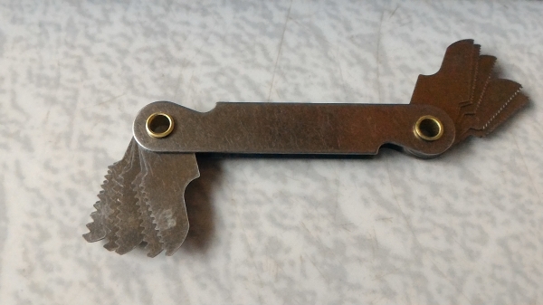 ชุดเครื่องมือต๊าปทำเกลียว ยี่ห้อ SOLID พร้อมอุปกรณ์ต่างๆครบเช็ตแบบ 40 ชิ้น