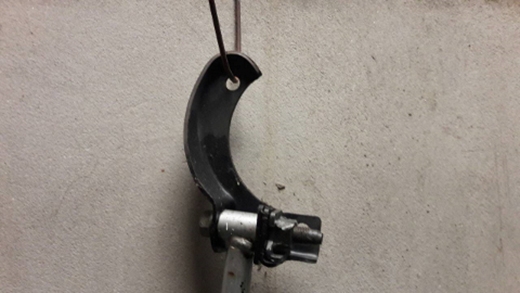 เหล็กค้ำโช๊ค ไม่ทราบรุ่นว่าใช้กับรถอะไร มาดูเอง มีสองชิ้น สภาพดี เหล็กค้ำโช๊ค ไม่ทราบรุ่นว่าใช้กับรถอะไร มาดูเอง มีสองชิ้น สภาพดี