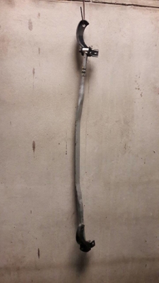 เหล็กค้ำโช๊ค ไม่ทราบรุ่นว่าใช้กับรถอะไร มาดูเอง มีสองชิ้น สภาพดี เหล็กค้ำโช๊ค ไม่ทราบรุ่นว่าใช้กับรถอะไร มาดูเอง มีสองชิ้น สภาพดี