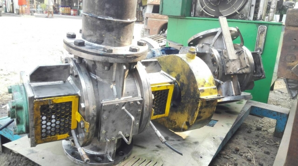 Sell>> ROTARY VALVE แอร์ล็อคสแตนเลส มอเตอร์ Sumitomo Cyclo Drive 1 HP. ทด 1:35 เพลาออก 42 RPM. สภาพสวย