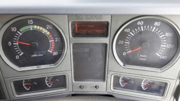 10 ล้อพ่วงดัมพ์ ยี่ห้อ SINO TRUCK รุ่น SWZ10 เครื่อง 6 สูบ 345 แรงม้า