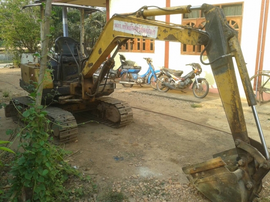KOMATSU  รถแบคโฮ 20 ขาย 180,000 บาท
