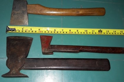 ขายขวานงานเก่าไทย1ชุด 3ขนาดด้ามไม้สวยงาม ขายขวานงานเก่าไทย1ชุด 3ขนาดด้ามไม้สวยงาม