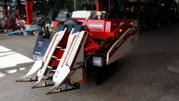 รถเกี่ยวข้าวพร้อมนวดข้าวในตัว แบบนั่งขับ เก่าญี่ปุ่น  YANMAR   รุ่น CA85 เกี่ยวข้าว 2 แถว สภาพสวย  เครื่องยนต์ดีเซล