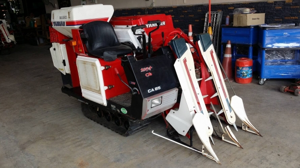รถเกี่ยวข้าวพร้อมนวดข้าวในตัว แบบนั่งขับ เก่าญี่ปุ่น  YANMAR   รุ่น CA85 เกี่ยวข้าว 2 แถว สภาพสวย  เครื่องยนต์ดีเซล