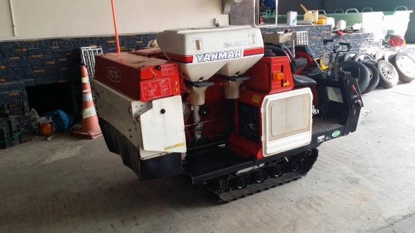 รถเกี่ยวข้าวพร้อมนวดข้าวในตัว แบบนั่งขับ เก่าญี่ปุ่น  YANMAR   รุ่น CA85 เกี่ยวข้าว 2 แถว สภาพสวย  เครื่องยนต์ดีเซล