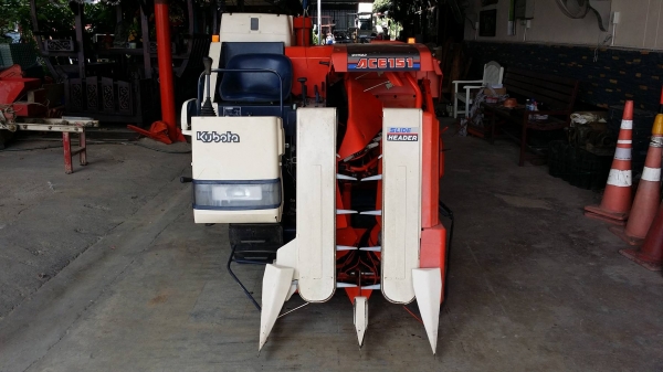 รถเกี่ยวข้าวพร้อมนวดข้าวในตัว แบบนั่งขับ เก่าญี่ปุ่น  KUBOTA   รุ่น ACE  R1-151 เกี่ยวข้าว 2 แถว เครื่องยนต์ดีเซล งาสไลด์ สภาพสวย