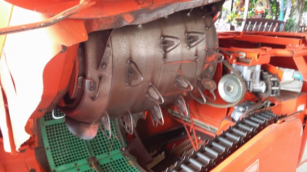 รถเกี่ยวข้าวพร้อมนวดข้าวในตัว แบบนั่งขับ เก่าญี่ปุ่น  KUBOTA   รุ่น ACE  R1-151 เกี่ยวข้าว 2 แถว เครื่องยนต์ดีเซล งาสไลด์ สภาพสวย