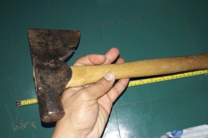 ขายขวานหัวค้อนงานเก่าด้ามไม้