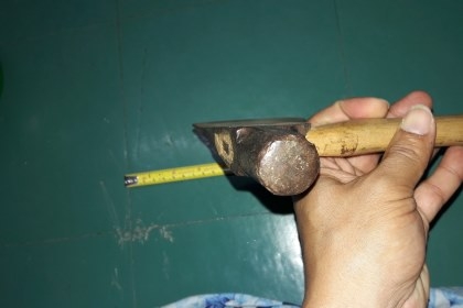 ขายขวานหัวค้อนงานเก่าด้ามไม้