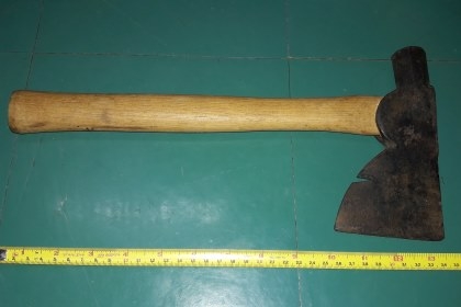ขายขวานหัวค้อนงานเก่าด้ามไม้
