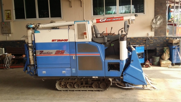 รถเกี่ยวข้าวพร้อมนวดข้าวในตัว แบบนั่งขับ เก่าญี่ปุ่น ISEKI รุ่น FRONTIER 25 เกี่ยวข้าว 3 แถวเบาะนั่งสามารถปรับระดับได้อัตโนมัติ มีท่อส่งข้าว มีชุดสับฟาง สภาพสวย รถเกี่ยวข้าวพร้อมนวดข้าวในตัว แบบนั่งขับ เก่าญี่ปุ่น ISEKI รุ่น FRONTIER 25 เกี่ยวข้าว 3 แถวเบาะนั่งสามารถปรับระดับได้อัตโนมัติ มีท่อส่งข้าว มีชุดสับฟาง สภาพสวย