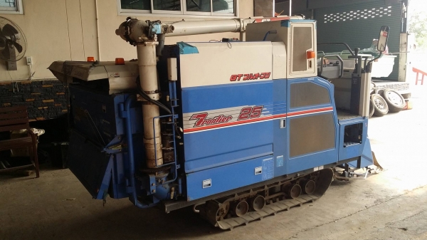 รถเกี่ยวข้าวพร้อมนวดข้าวในตัว แบบนั่งขับ เก่าญี่ปุ่น ISEKI รุ่น FRONTIER 25 เกี่ยวข้าว 3 แถวเบาะนั่งสามารถปรับระดับได้อัตโนมัติ มีท่อส่งข้าว มีชุดสับฟาง สภาพสวย รถเกี่ยวข้าวพร้อมนวดข้าวในตัว แบบนั่งขับ เก่าญี่ปุ่น ISEKI รุ่น FRONTIER 25 เกี่ยวข้าว 3 แถวเบาะนั่งสามารถปรับระดับได้อัตโนมัติ มีท่อส่งข้าว มีชุดสับฟาง สภาพสวย