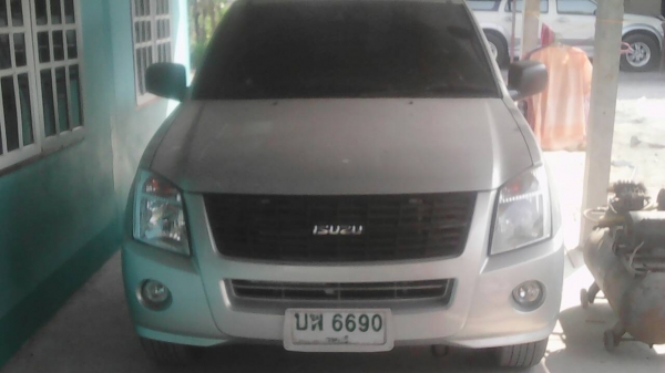 ขายดาวน์ครับ ISUZU D MAX 2500 หัวเดียว ปี 10 เครื่อง คอมมอนเรล รถสวยครับ พร้อมใช้งาน