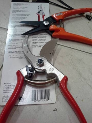 ขายกรรไกรตัดกิ่งไม้เฟลโก้FELCO Made in Swizzerland.