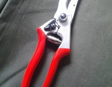 ขายกรรไกรตัดกิ่งไม้เฟลโก้FELCO Made in Swizzerland.