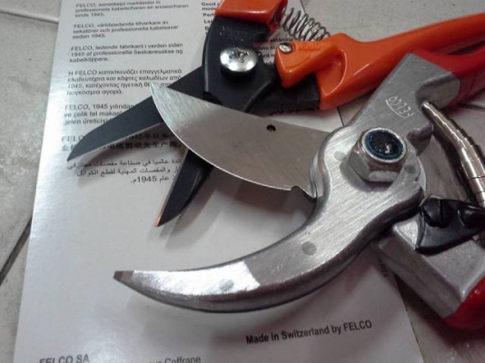 ขายกรรไกรตัดกิ่งไม้เฟลโก้FELCO Made in Swizzerland.