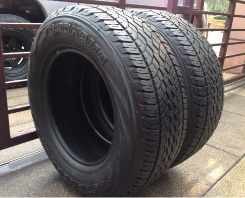 ยาง Yokohama 265 65 17 สิ้นปี13 ดอกเต็ม เนื้อนิ่มๆ ไม่มีปะ พร้อมใช้งาน จำนวน2เส้น ราคาไม่แพง