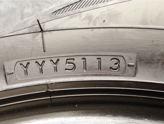 ยาง Yokohama 265 65 17 สิ้นปี13 ดอกเต็ม เนื้อนิ่มๆ ไม่มีปะ พร้อมใช้งาน จำนวน2เส้น ราคาไม่แพง
