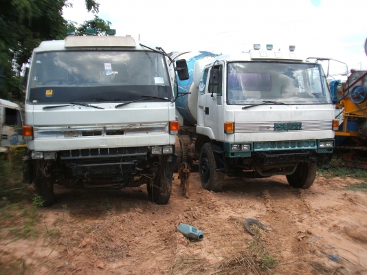 ขายรถโม่ปูน อีซูซุ ร็อคกี่้ 275 แรงม้า สภาพดีพร้อมใช้งาน มี 2 คัน ให้เลือก