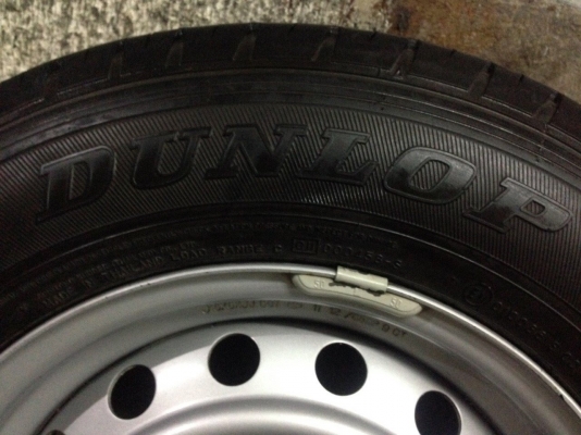 ขาย ยาง 215-70-15 Dunlop ลงพื้นปี13