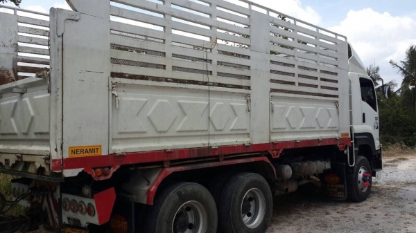 ขาย 10 ล้อ 3เพลา อีซูซุ 360 แม่ลูก ปี 57  จัดแนนท์ได้ครับ สนใจติดต่อได้ที่ 081-9420141 ,  081-5715326