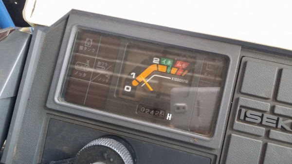 รถเกี่ยวข้าวพร้อมนวดข้าวในตัว แบบนั่งขับ เก่าญี่ปุ่น  ISEKI รุ่น  FRONTIER 18 เกี่ยวข้าว 2 แถว มีชุดสับฟาง  สภาพสวย