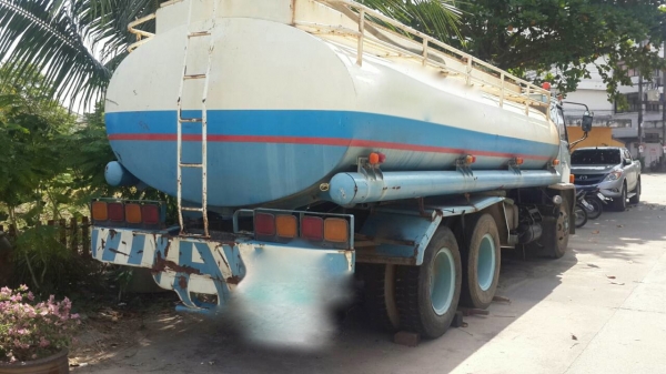 รถอีซุซุ 10 ล้อ บรรทุกน้ำ 185  แรงม้า.    สนใจติดต่อ  081 - 6079515