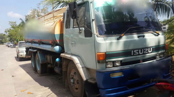 รถอีซุซุ 10 ล้อ บรรทุกน้ำ 185  แรงม้า.    สนใจติดต่อ  081 - 6079515