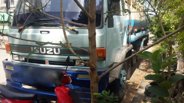 รถอีซุซุ 10 ล้อ บรรทุกน้ำ 185  แรงม้า.    สนใจติดต่อ  081 - 6079515