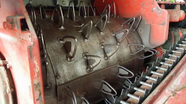 รถเกี่ยวข้าวพร้อมนวดข้าวในตัว แบบนั่งขับ เก่าญี่ปุ่น  MITSUBISHI  รุ่น MC20G เกี่ยวข้าว 3 แถว มีท่อส่งข้าว  มีชุดสับฟางด้านท้าย สภาพสวย