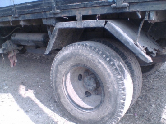 ISUZU TL 100 HP 4BC2 รถบรรทุกหกล้อ กระบะคอกเหล็กความยาว 4.30 เมตรพร้อมบรรทุกพร้อมใช้งานได้เลยครับ เครื่องยนต์แรงดี วางหัวเก๋ง NKR 110 ภายในห้องเก๋งคอนโซลครบพร้อม พวงมาลัยธรรมดา ช่วงล่างเดิมๆ ยาง 7.50 ขอบ 16 สภาพดีประมาณ 60\% เอกสารทะเบียนครบ ราคาต่อรองได้ค