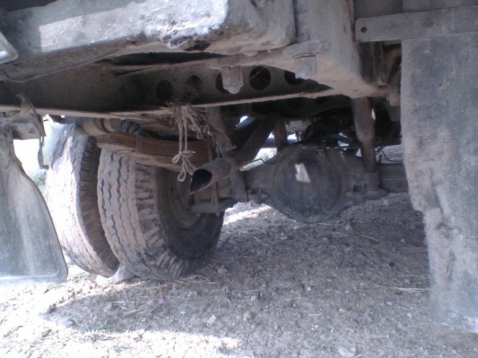 ISUZU TL 100 HP 4BC2 รถบรรทุกหกล้อ กระบะคอกเหล็กความยาว 4.30 เมตรพร้อมบรรทุกพร้อมใช้งานได้เลยครับ เครื่องยนต์แรงดี วางหัวเก๋ง NKR 110 ภายในห้องเก๋งคอนโซลครบพร้อม พวงมาลัยธรรมดา ช่วงล่างเดิมๆ ยาง 7.50 ขอบ 16 สภาพดีประมาณ 60\% เอกสารทะเบียนครบ ราคาต่อรองได้ค