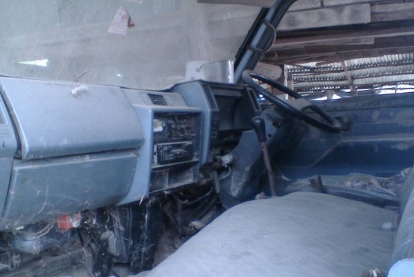 ISUZU TL 100 HP 4BC2 รถบรรทุกหกล้อ กระบะคอกเหล็กความยาว 4.30 เมตรพร้อมบรรทุกพร้อมใช้งานได้เลยครับ เครื่องยนต์แรงดี วางหัวเก๋ง NKR 110 ภายในห้องเก๋งคอนโซลครบพร้อม พวงมาลัยธรรมดา ช่วงล่างเดิมๆ ยาง 7.50 ขอบ 16 สภาพดีประมาณ 60\% เอกสารทะเบียนครบ ราคาต่อรองได้ค