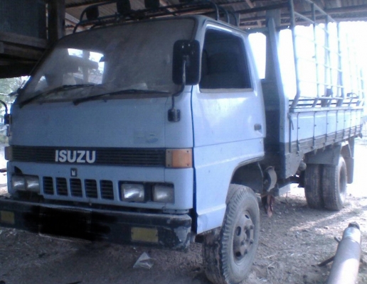 ISUZU TL 100 HP 4BC2 รถบรรทุกหกล้อ กระบะคอกเหล็กความยาว 4.30 เมตรพร้อมบรรทุกพร้อมใช้งานได้เลยครับ เครื่องยนต์แรงดี วางหัวเก๋ง NKR 110 ภายในห้องเก๋งคอนโซลครบพร้อม พวงมาลัยธรรมดา ช่วงล่างเดิมๆ ยาง 7.50 ขอบ 16 สภาพดีประมาณ 60\% เอกสารทะเบียนครบ ราคาต่อรองได้ค