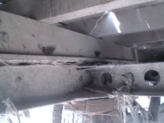 ISUZU TL 100 HP 4BC2 รถบรรทุกหกล้อ กระบะคอกเหล็กความยาว 4.30 เมตรพร้อมบรรทุกพร้อมใช้งานได้เลยครับ เครื่องยนต์แรงดี วางหัวเก๋ง NKR 110 ภายในห้องเก๋งคอนโซลครบพร้อม พวงมาลัยธรรมดา ช่วงล่างเดิมๆ ยาง 7.50 ขอบ 16 สภาพดีประมาณ 60\% เอกสารทะเบียนครบ ราคาต่อรองได้ค