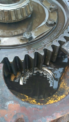 ขายชิ้นส่วนอะไหล่รถแทรกเตอร์ D-4 ของเก่า ถอดจากตัวรถ สภาพสวย มีเฟืองขับ เฟืองฟรีเนี่ยน หัวฮันเดอร์ ล้อนำ