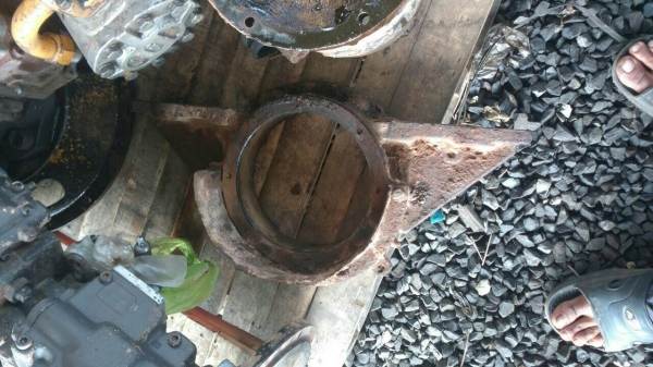 ขายชิ้นส่วนอะไหล่รถแทรกเตอร์ D-4 ของเก่า ถอดจากตัวรถ สภาพสวย มีเฟืองขับ เฟืองฟรีเนี่ยน หัวฮันเดอร์ ล้อนำ