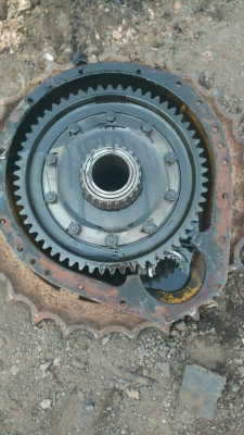 ขายชิ้นส่วนอะไหล่รถแทรกเตอร์ D-4 ของเก่า ถอดจากตัวรถ สภาพสวย มีเฟืองขับ เฟืองฟรีเนี่ยน หัวฮันเดอร์ ล้อนำ